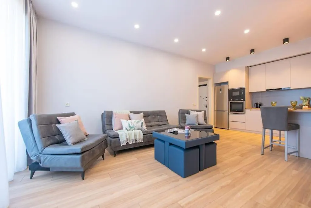 Gg Home -2Br Apartment With View To City And River Τυφλίδα 0*,  Γεωργία