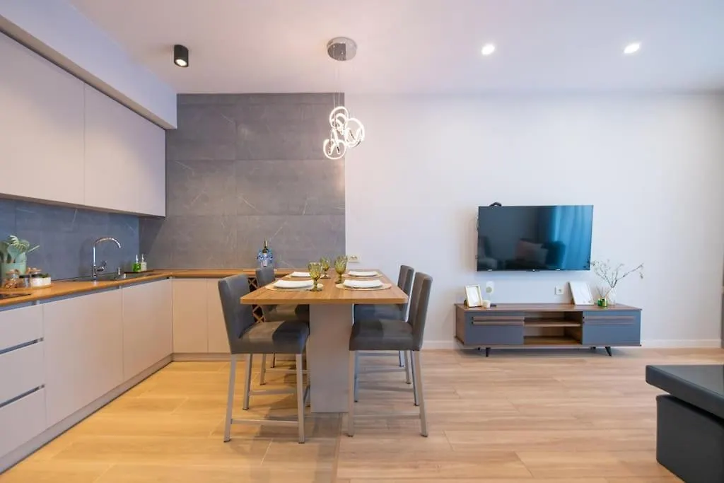Gg Home -2Br Apartment With View To City And River Τυφλίδα