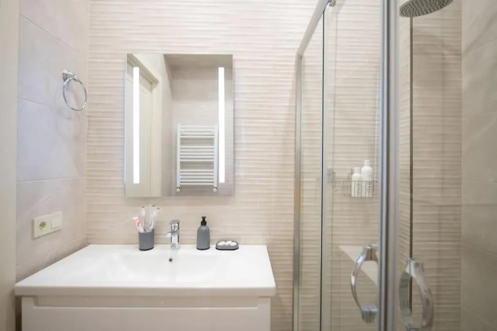 Gg Home -2Br Apartment With View To City And River Τυφλίδα