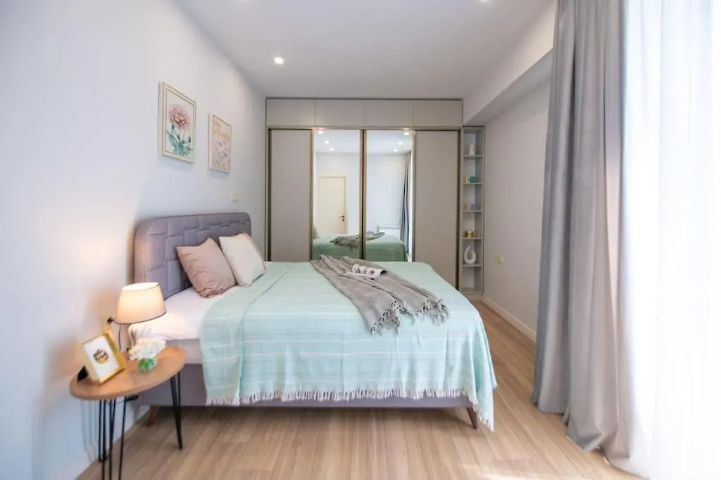 Gg Home -2Br Apartment With View To City And River Τυφλίδα