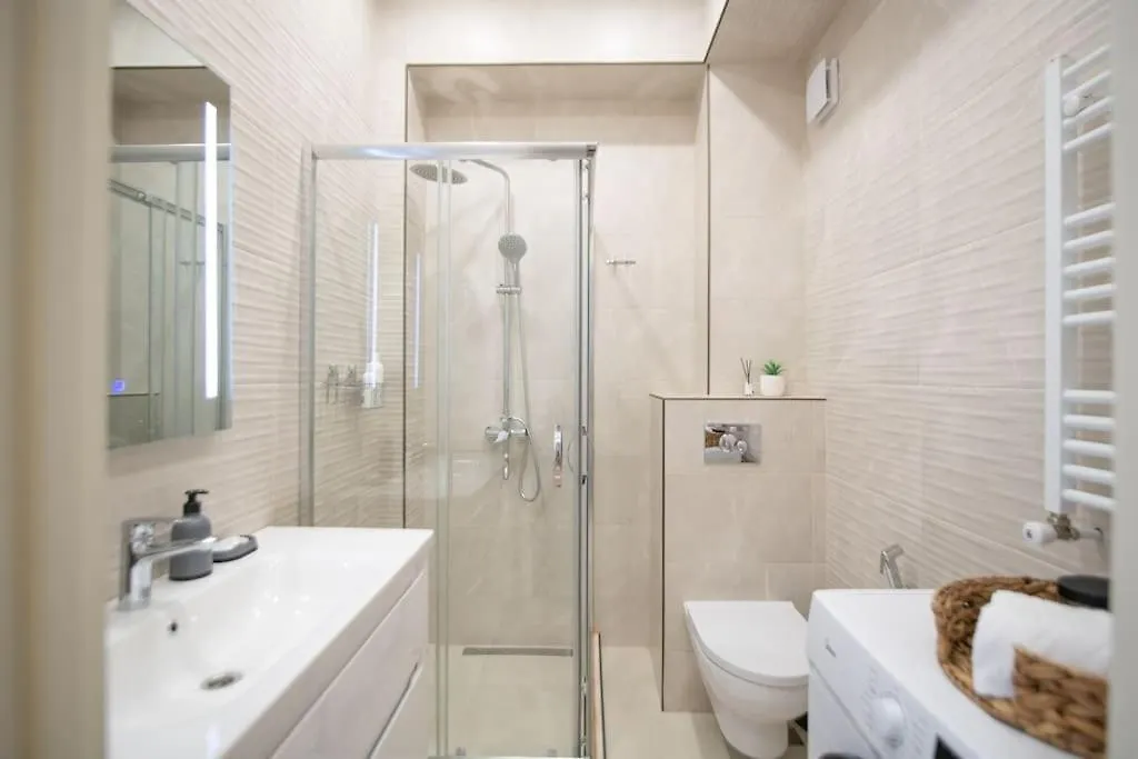 Gg Home -2Br Apartment With View To City And River Τυφλίδα